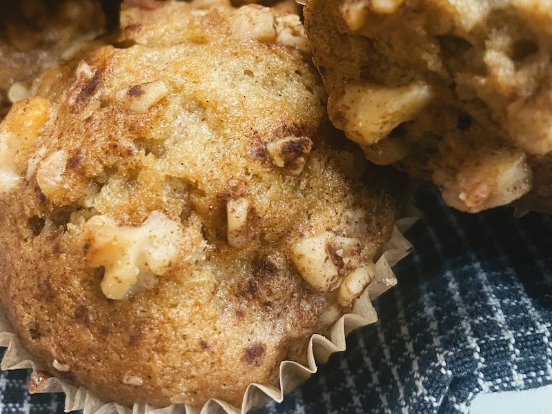 EASY & DELICIOUS BANANA NUT MUFFINS